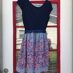 Super cute dress!